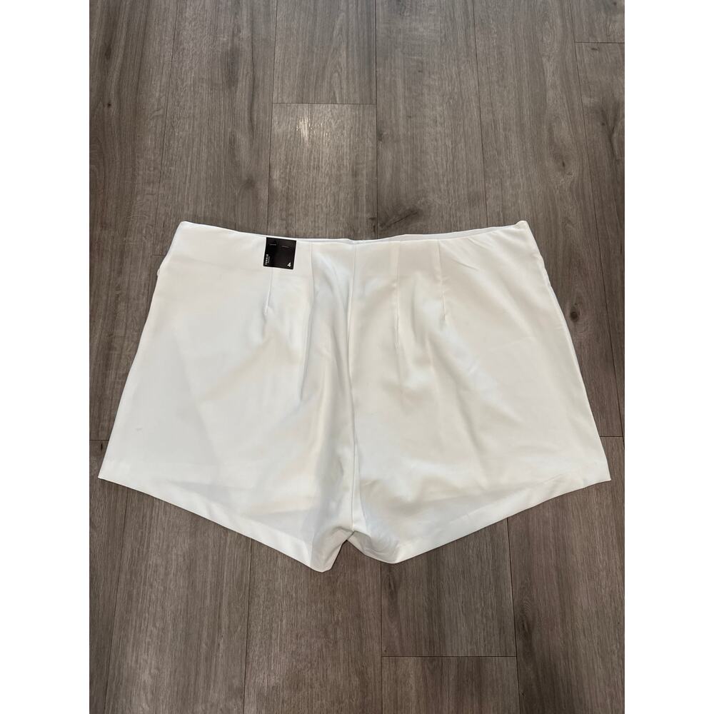 Torrid Refined Crepe Pull on Asymmetrical Skort in Cloud Dancer Women's Sz 4 - Picture 3 of 9